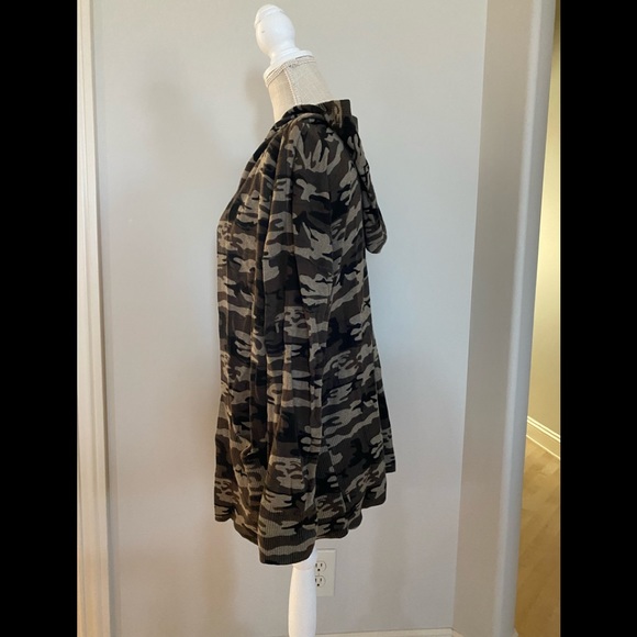 Sanctuary Camo Open Front Long Sleeve Hooded Cardigan Sweater Size Small - Picture 3 of 9